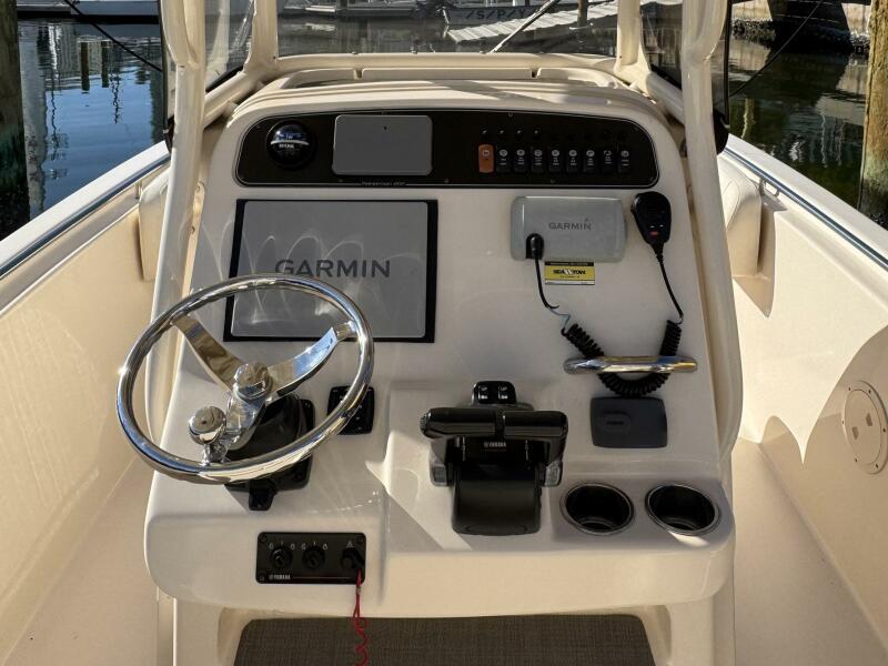 25' 2017 Grady-White Fisherman 257