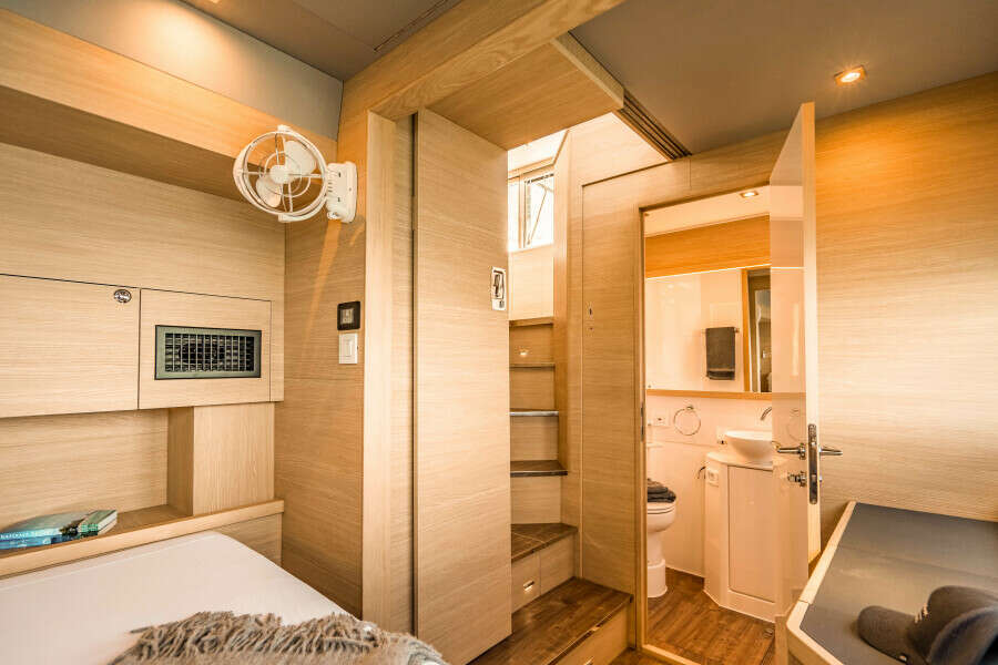 2024 Aquila 54 Yacht