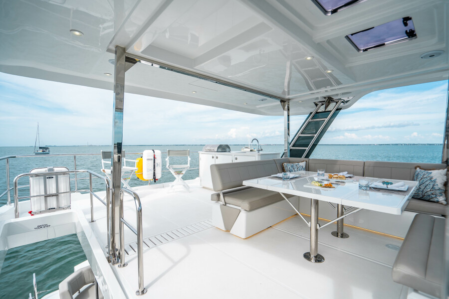 54' 2024 Aquila 54 Yacht