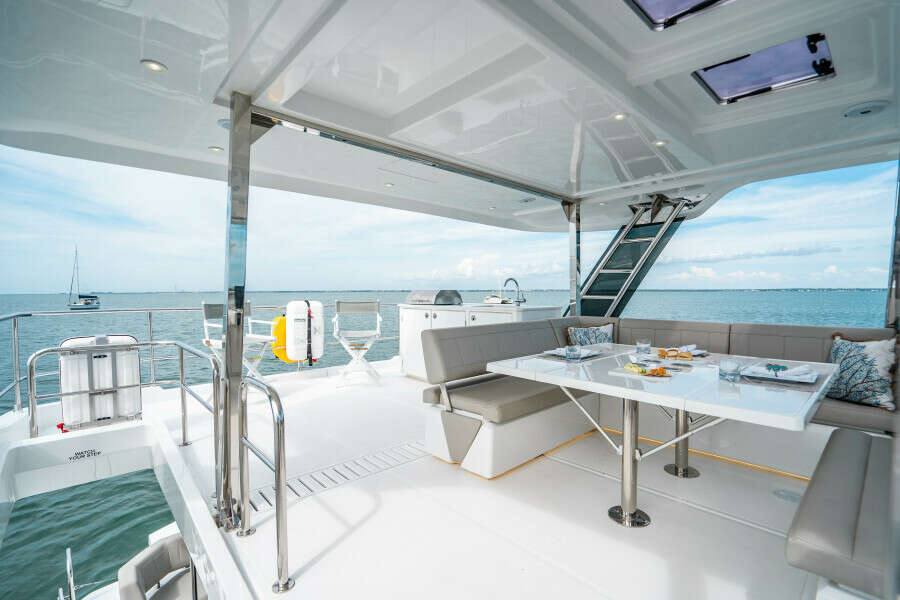 2024 Aquila 54 Yacht