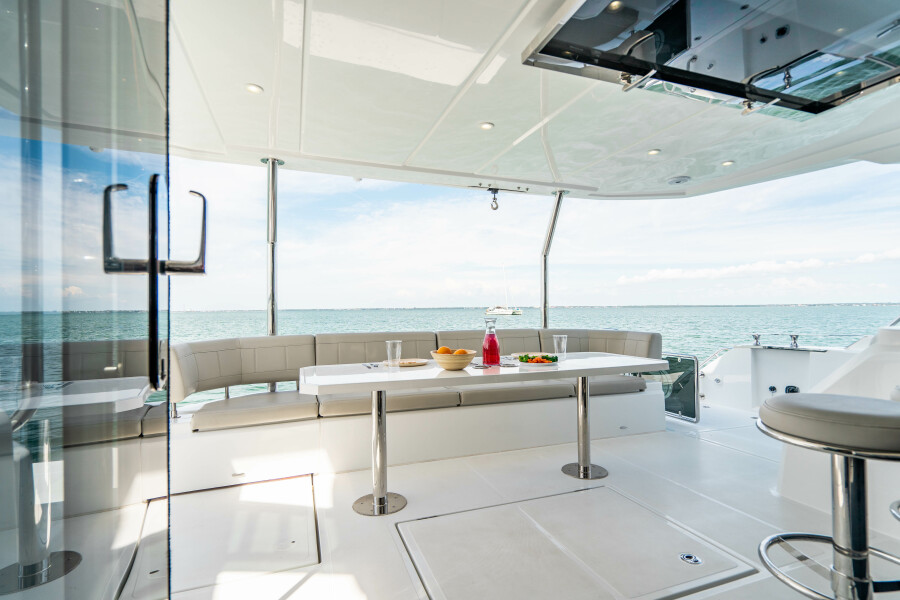 54' 2024 Aquila 54 Yacht