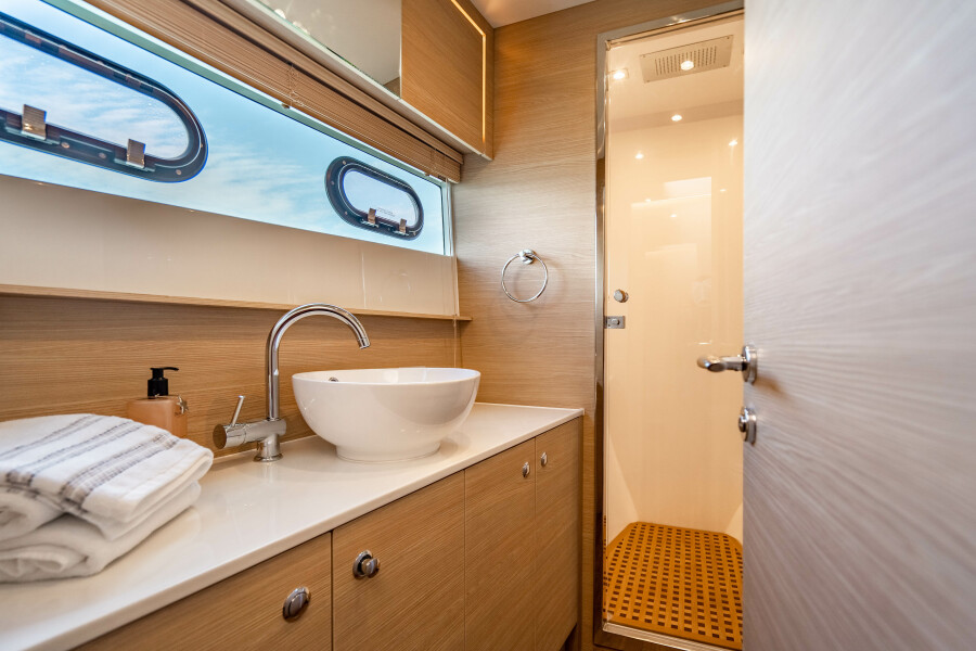 54' 2024 Aquila 54 Yacht