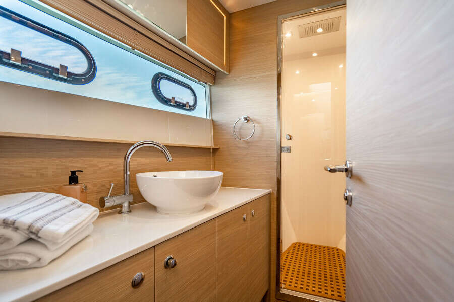 2024 Aquila 54 Yacht