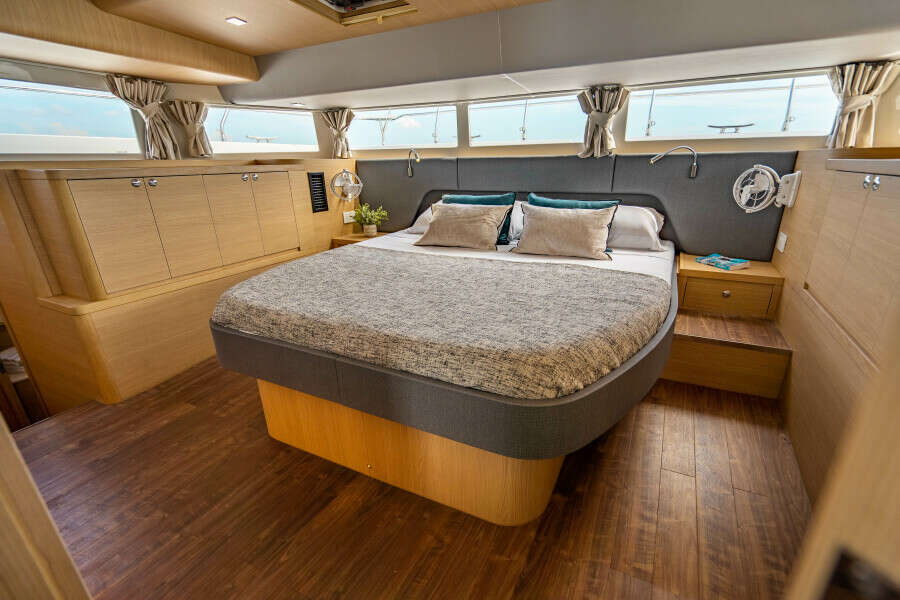 2024 Aquila 54 Yacht