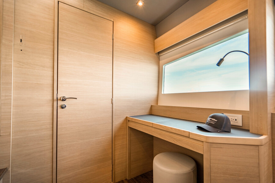 54' 2024 Aquila 54 Yacht