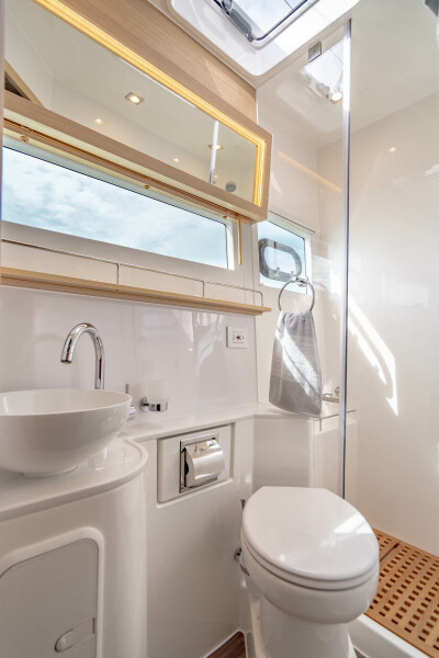 54' 2024 Aquila 54 Yacht