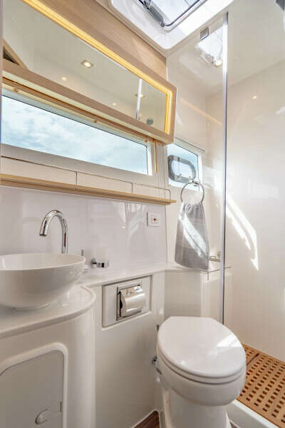 2024 Aquila 54 Yacht