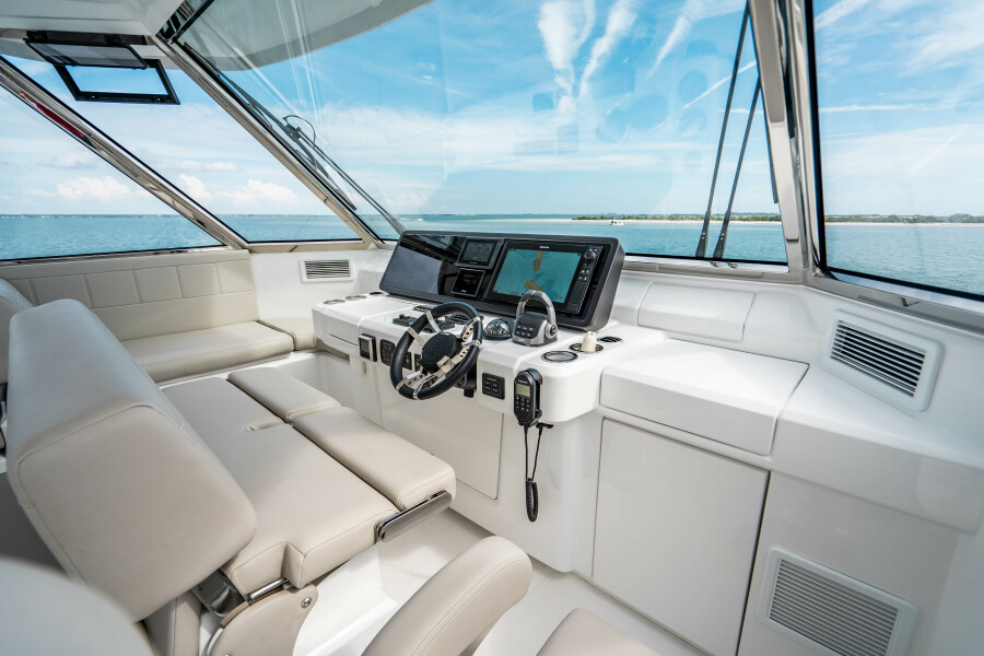 54' 2024 Aquila 54 Yacht