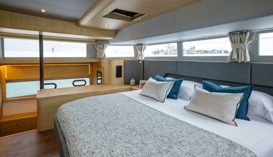 54ft Aquila Yacht For Sale