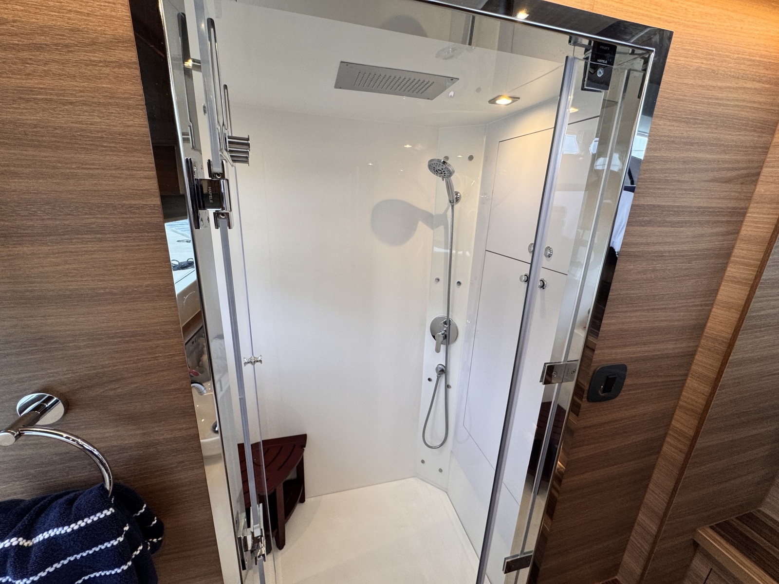 2024 Aquila 54 Yacht