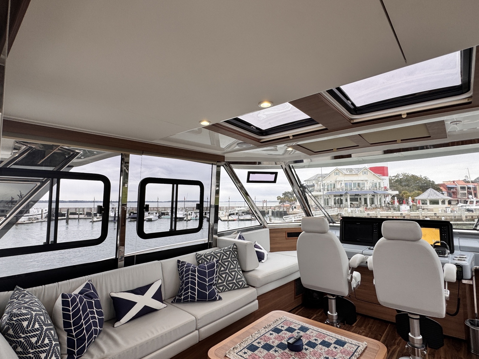 2024 Aquila 54 Yacht