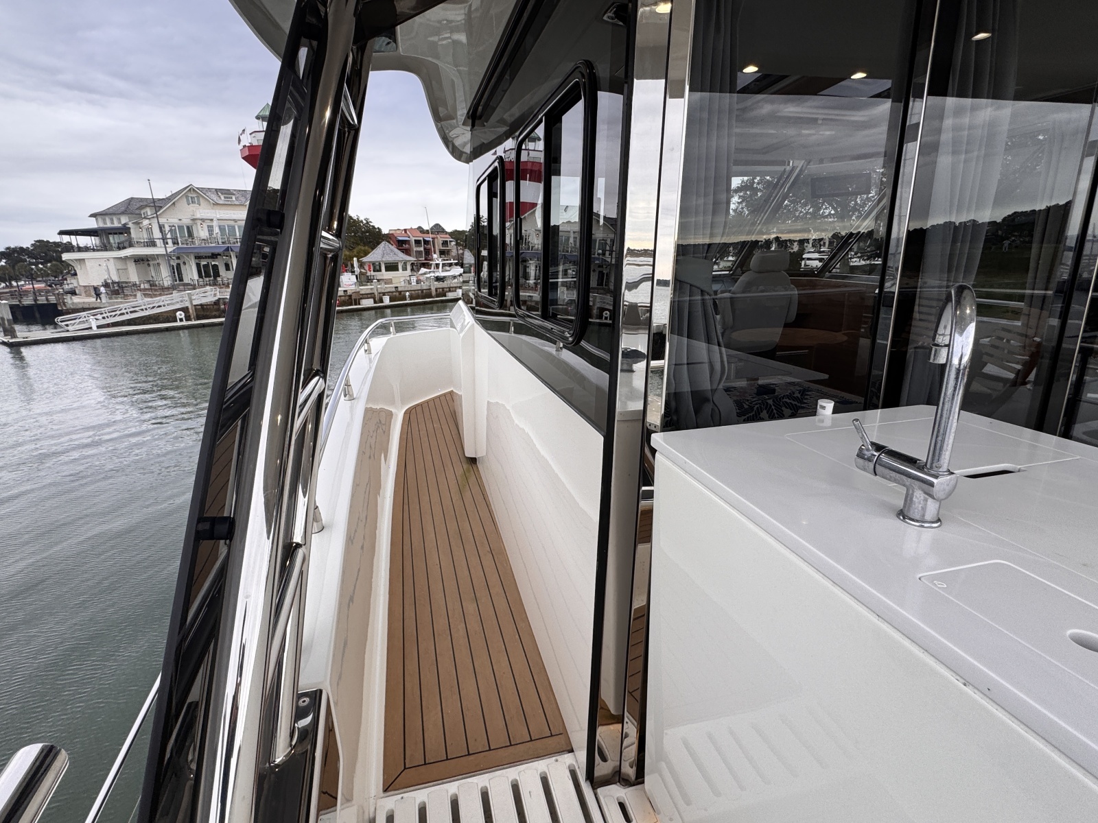 2024 Aquila 54 Yacht