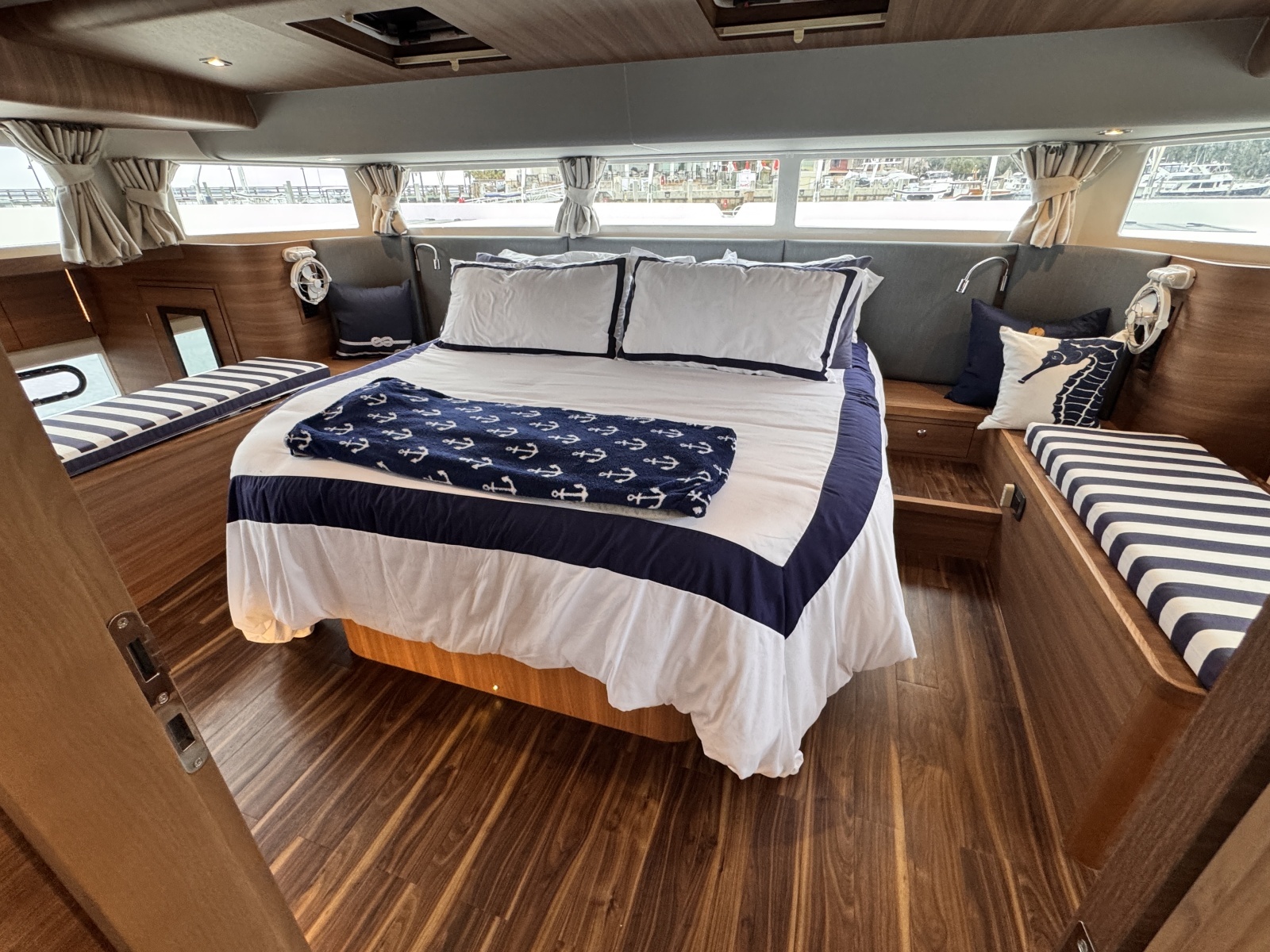 2024 Aquila 54 Yacht