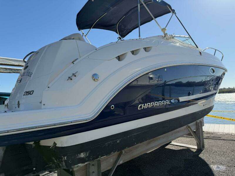 Amy s Wine House 25ft Chaparral Yacht For Sale