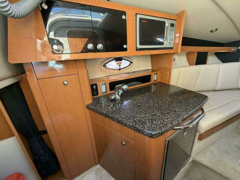 Amy s Wine House 25ft Chaparral Yacht For Sale
