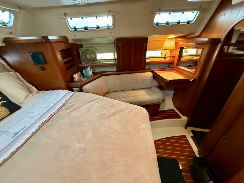 1991 Hunter Passage 42