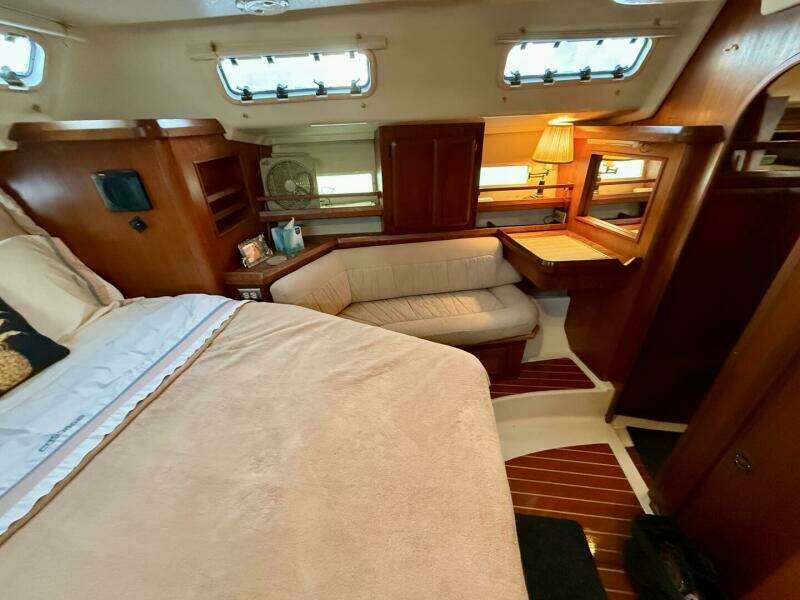 Escapade II 42ft Hunter Yacht For Sale