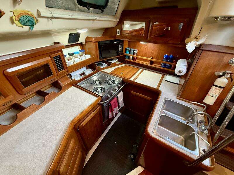 Escapade II 42ft Hunter Yacht For Sale