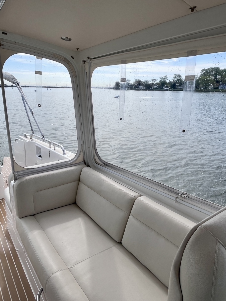 35ft MJM Yacht For Sale