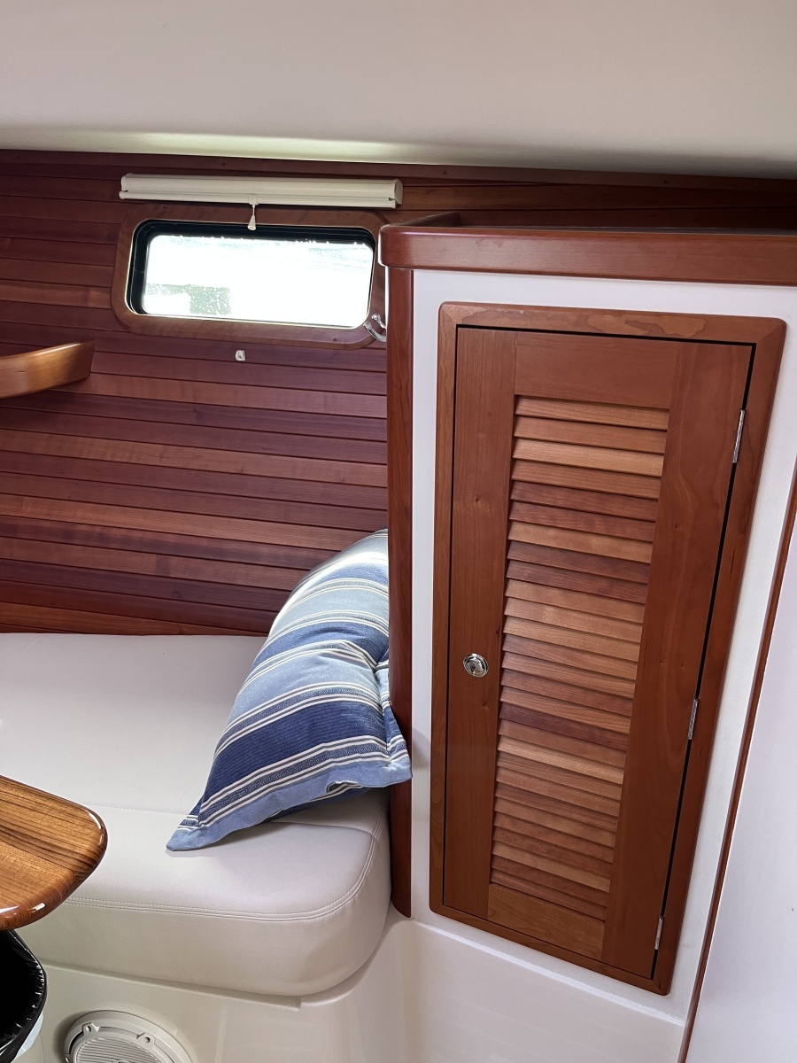 35ft MJM Yacht For Sale