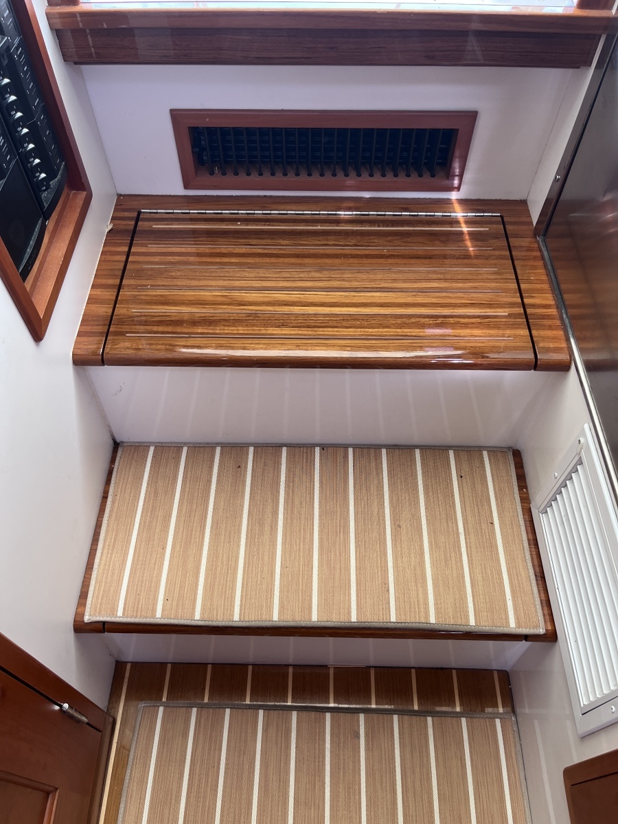 35ft MJM Yacht For Sale