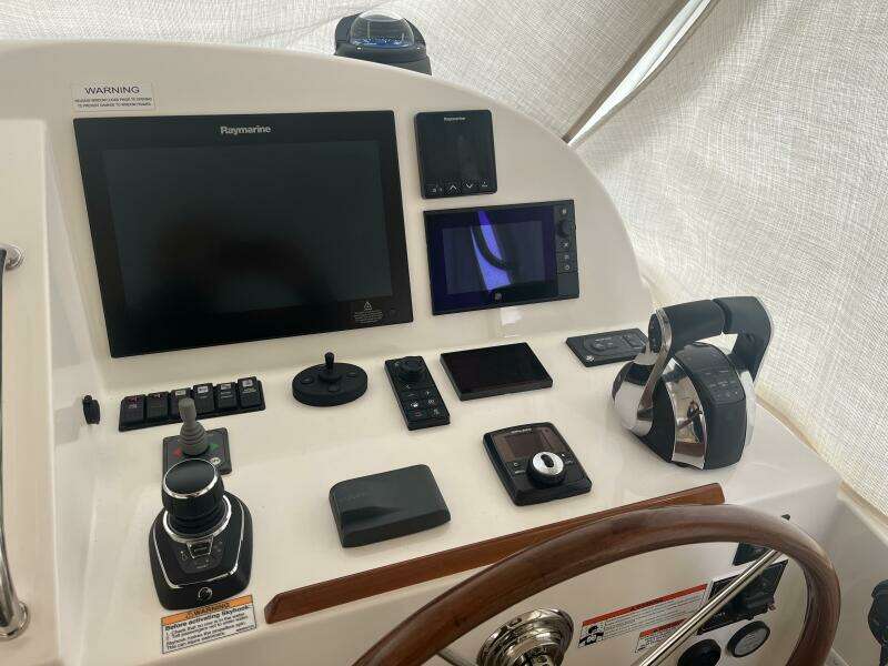 35ft MJM Yacht For Sale