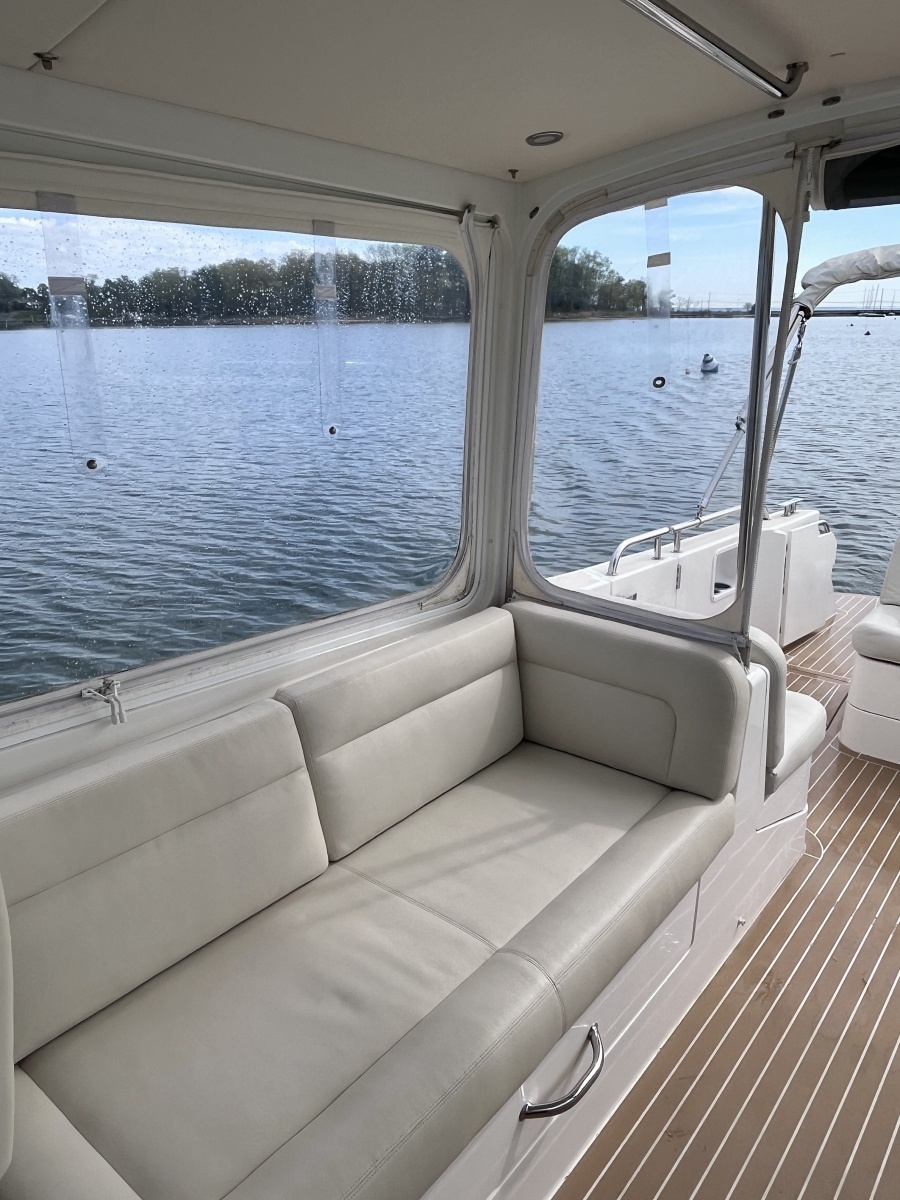 35ft MJM Yacht For Sale