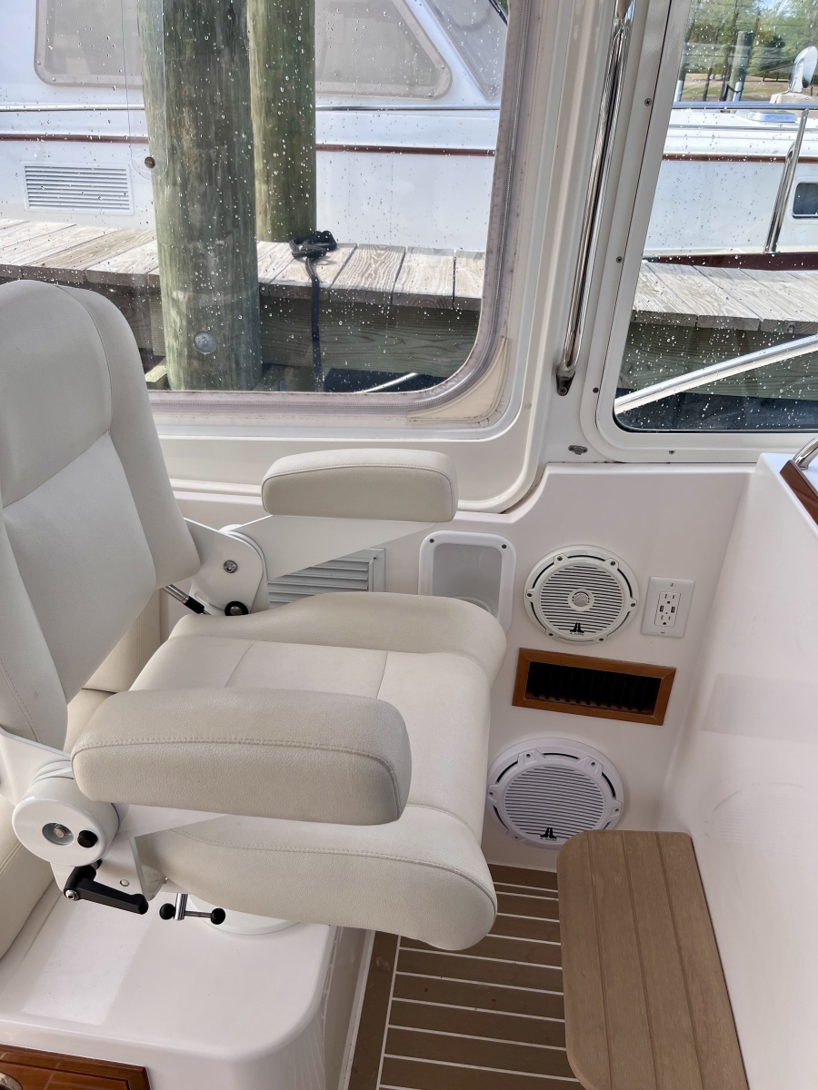 35ft MJM Yacht For Sale