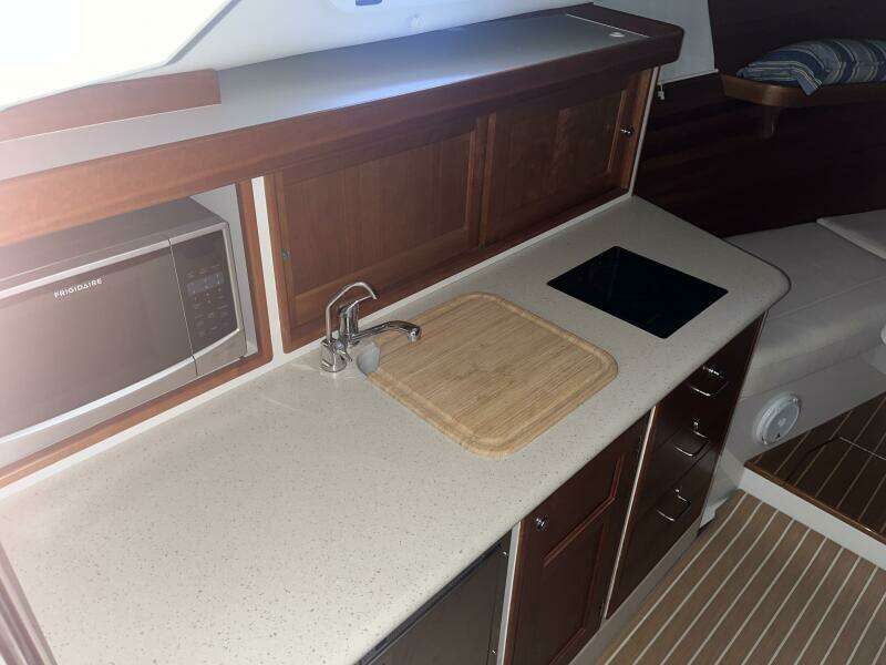 35ft MJM Yacht For Sale