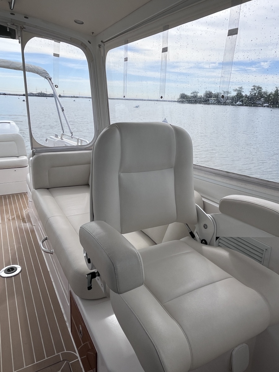 35ft MJM Yacht For Sale