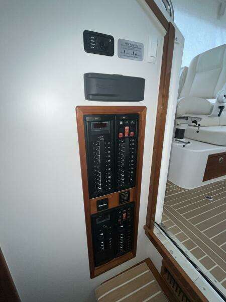 35ft MJM Yacht For Sale