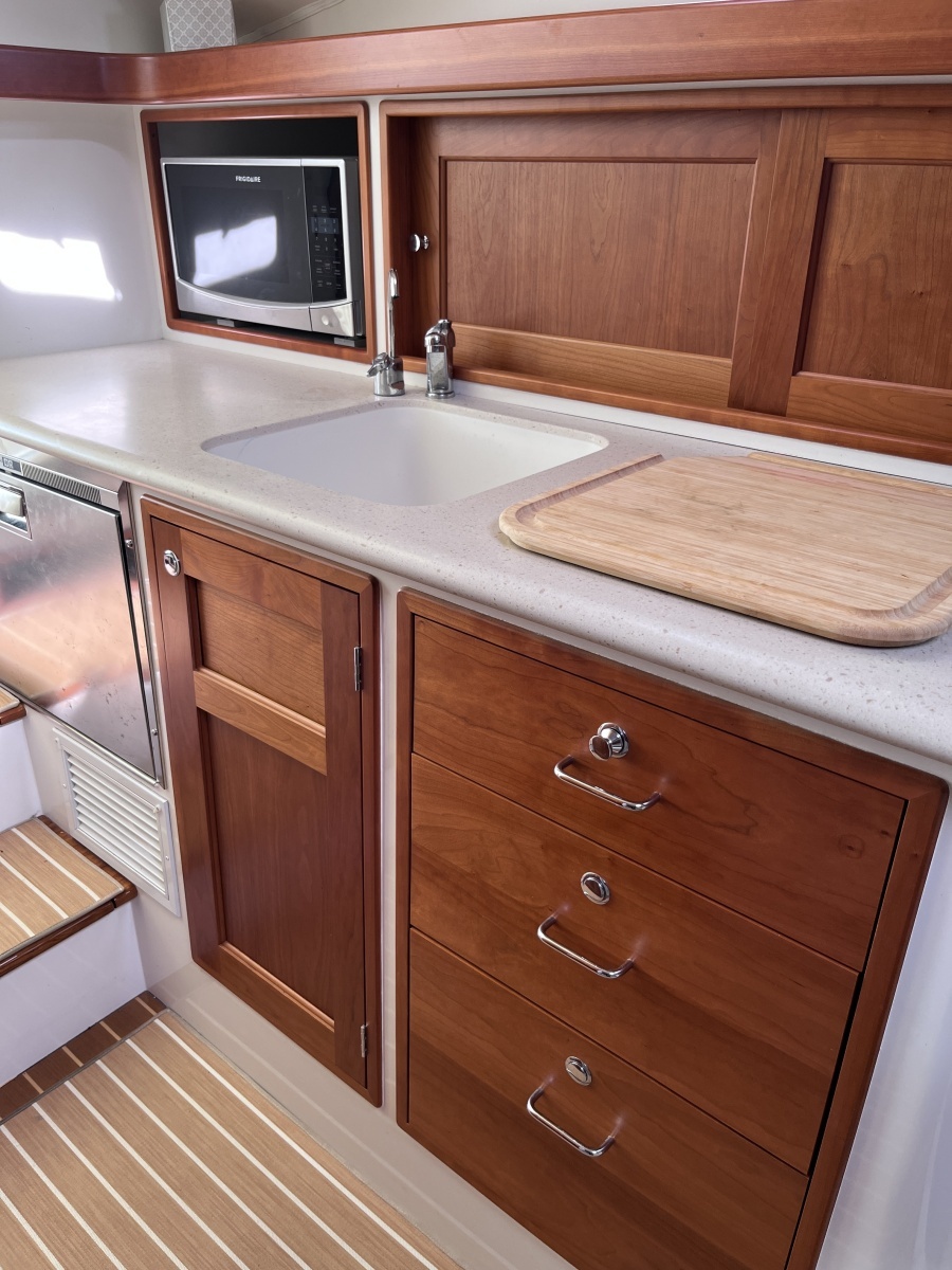 35ft MJM Yacht For Sale