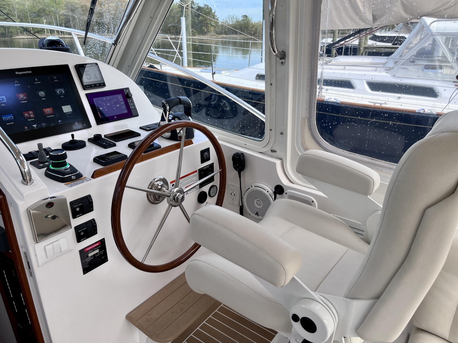 35ft MJM Yacht For Sale