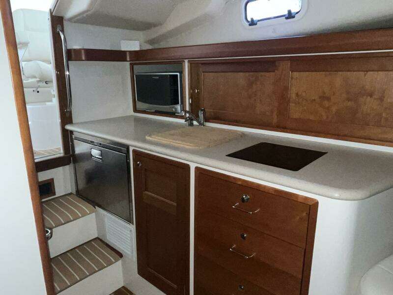 35ft MJM Yacht For Sale