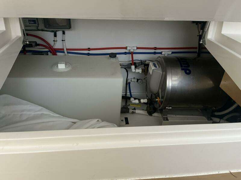 35ft MJM Yacht For Sale