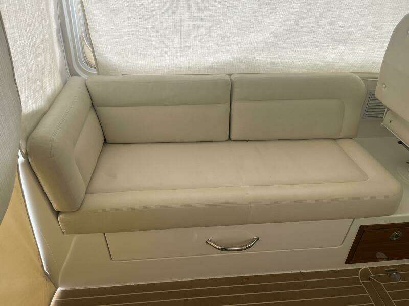 35ft MJM Yacht For Sale