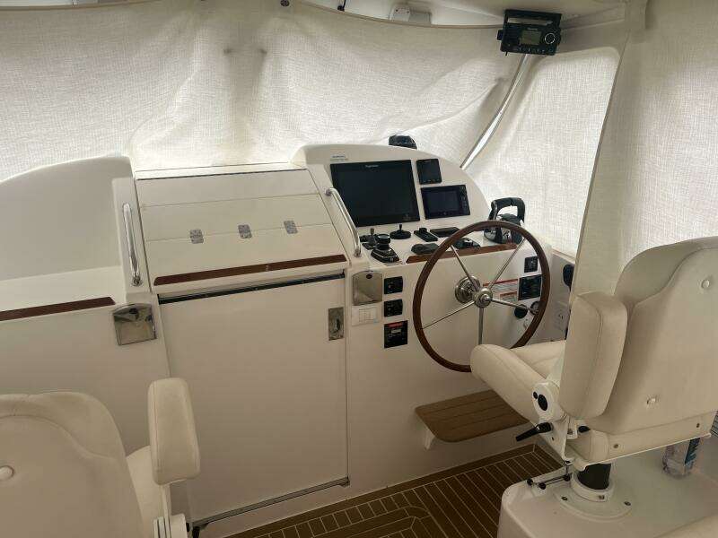 35ft MJM Yacht For Sale