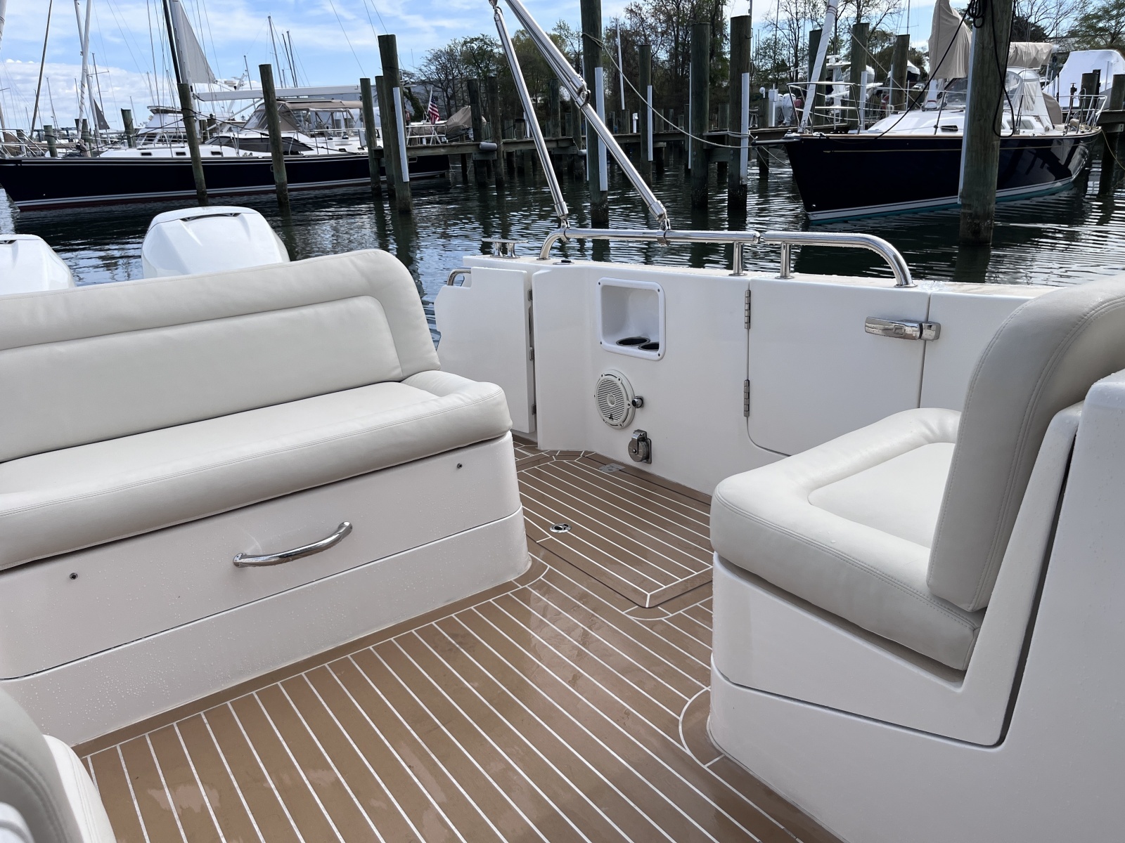 35ft MJM Yacht For Sale