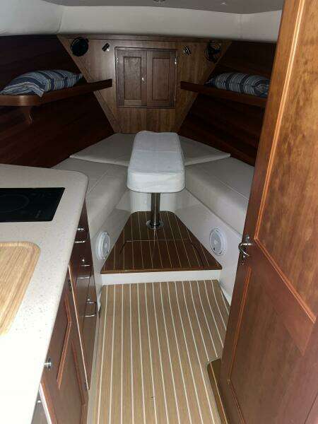 35ft MJM Yacht For Sale