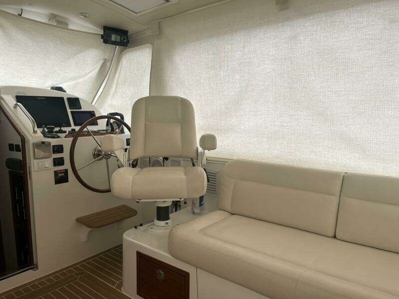 35ft MJM Yacht For Sale