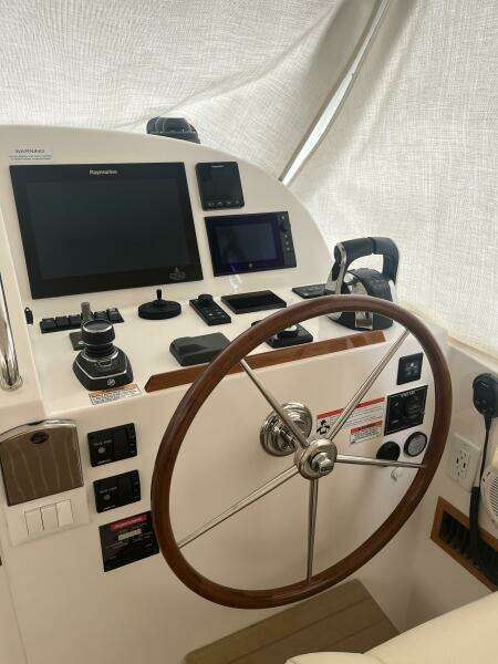 35ft MJM Yacht For Sale