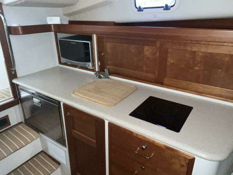 35ft MJM Yacht For Sale