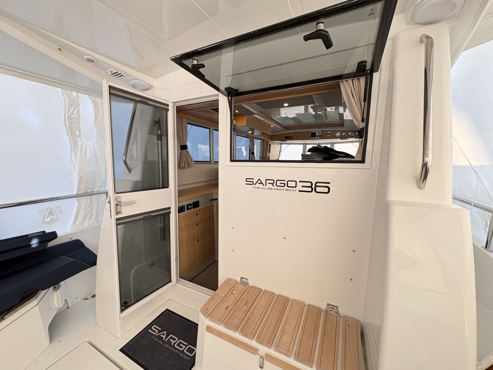 2021 Sargo 36 Explorer companionway