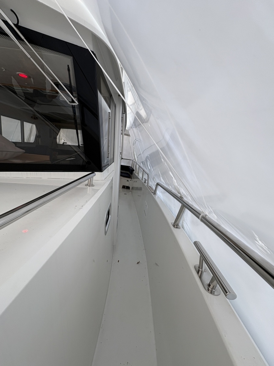 2021 Sargo 36 Explorer port walkway