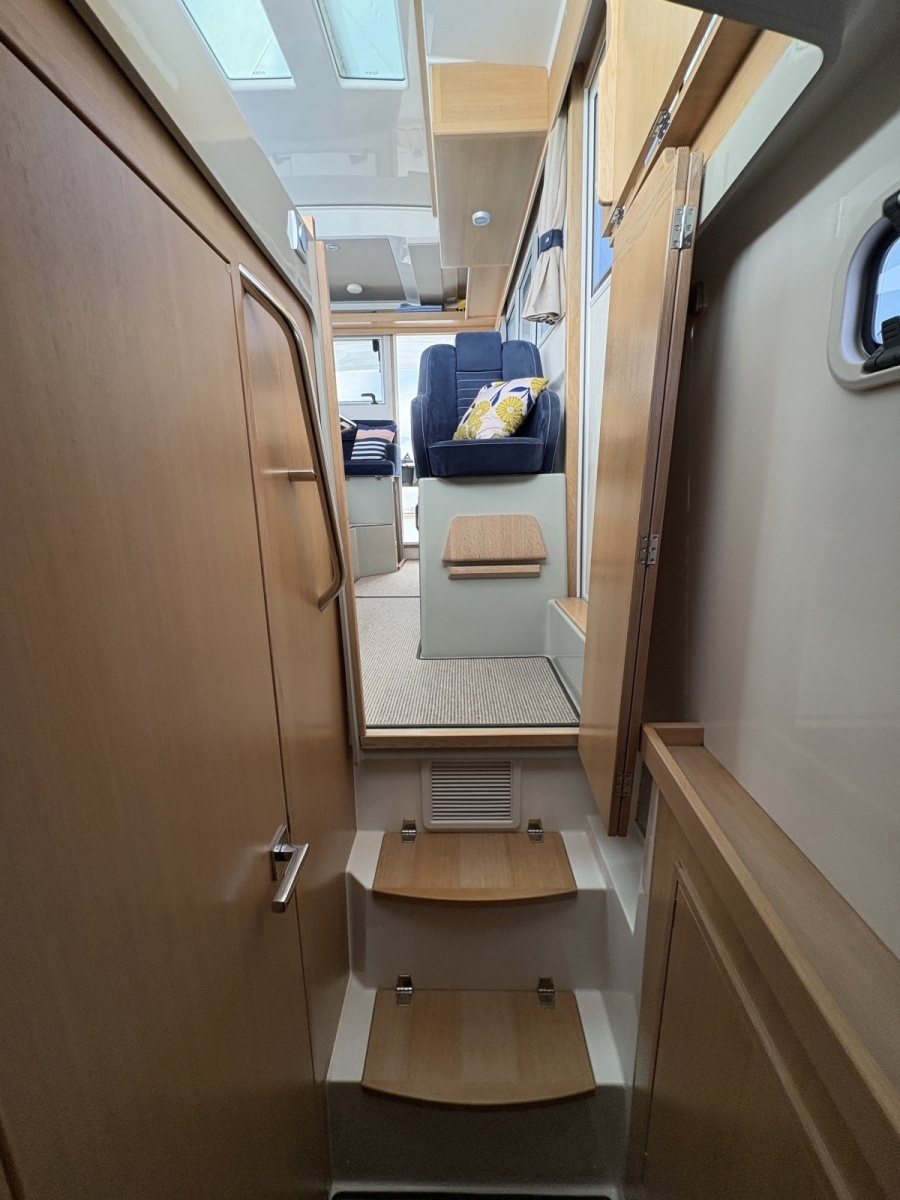 2021 Sargo 36 Explorer hallway