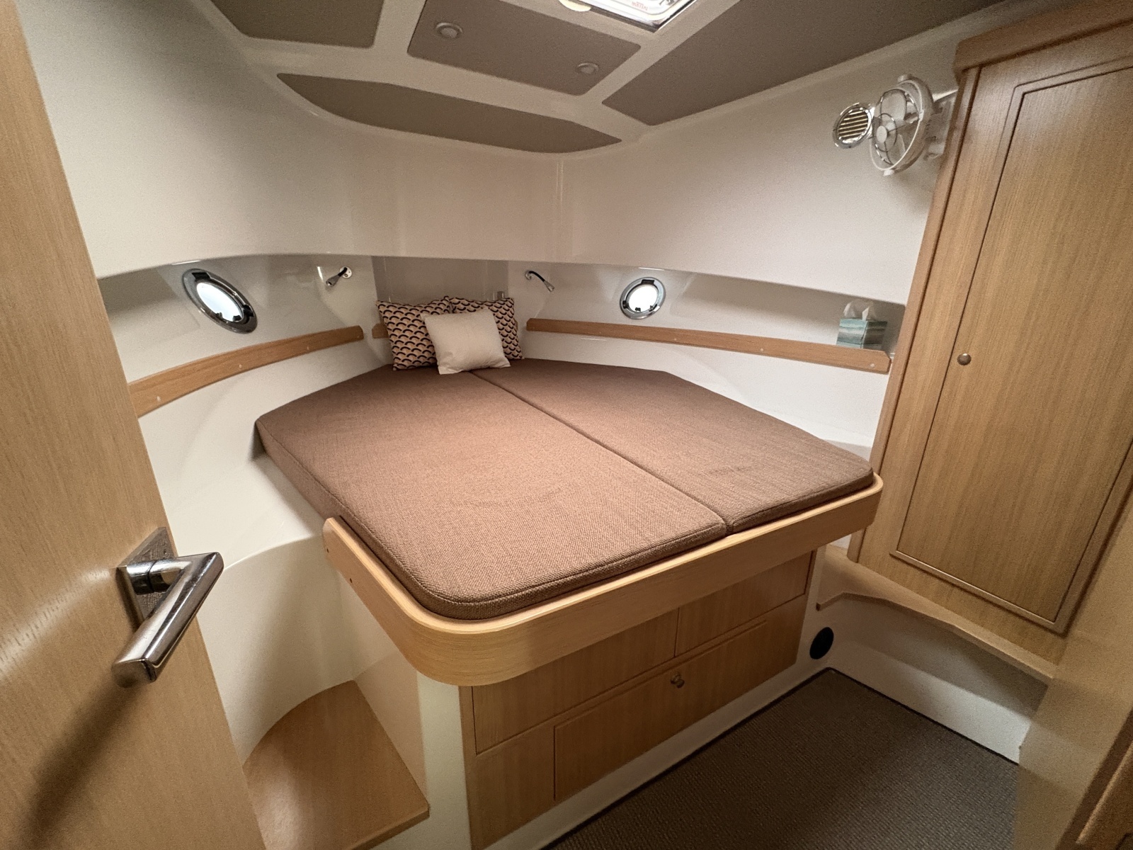 2021 Sargo 36 Explorer stateroom