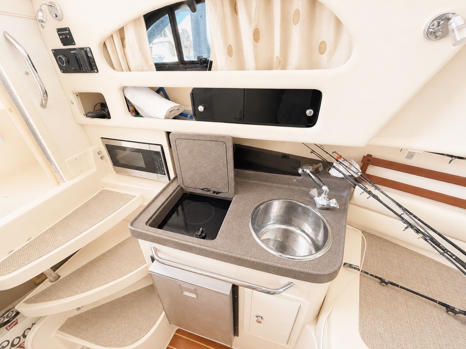 Fishaholics 30ft Grady White Yacht For Sale
