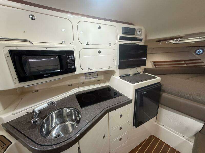 33ft Grady White Yacht For Sale