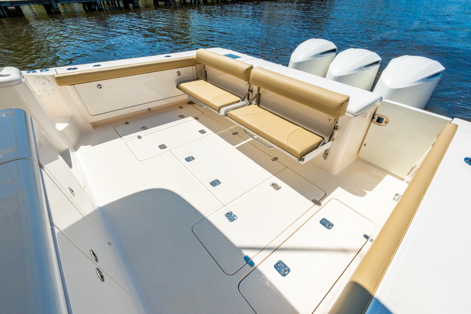 38' 2016 Pursuit OS 385 Offshore