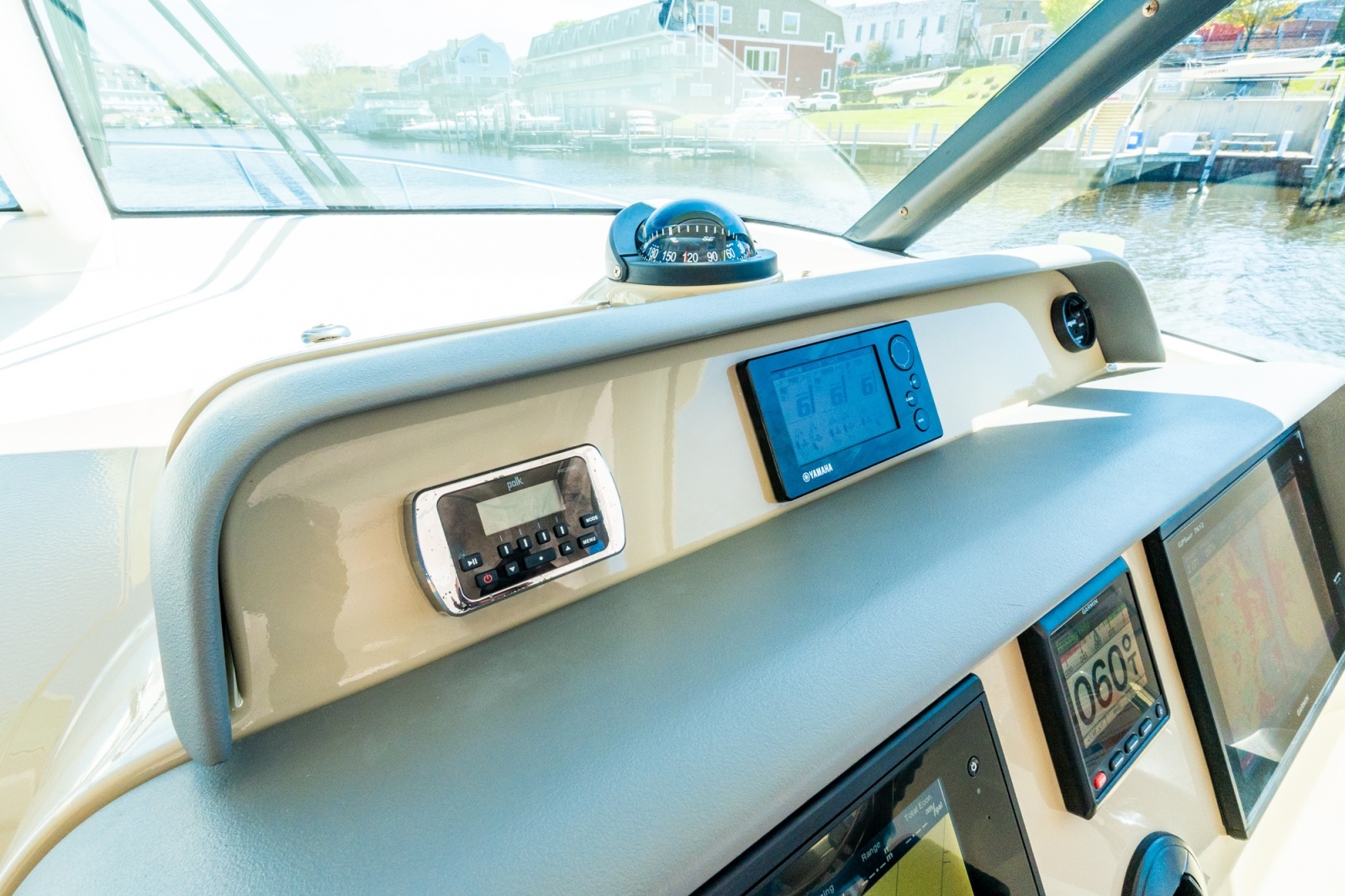 38' 2016 Pursuit OS 385 Offshore
